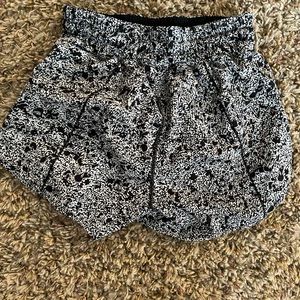 Lululemon track that 5” running shorts size 6
